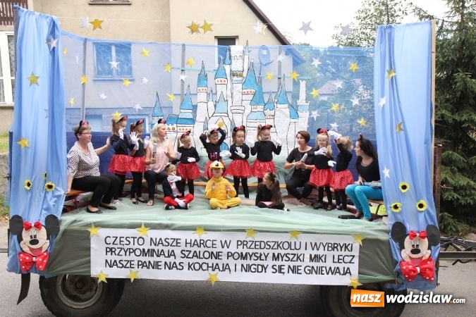 Zdjęcie w galerii na portalu naszwodzislaw.com: Potężny korowód dożynkowy w Syryni wiadomości z regionu