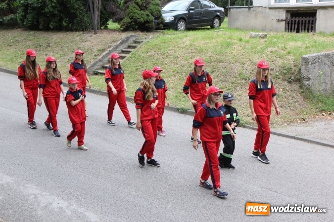 Zdjęcie w galerii na portalu naszwodzislaw.com: Potężny korowód dożynkowy w Syryni wiadomości z regionu