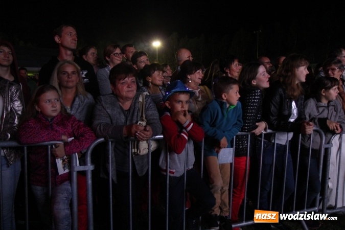 Zdjęcie w galerii na portalu naszwodzislaw.com: Golcowie porwali publiczność do wspólnej zabawy! Finał dożynek w Syryni z góralską muzyką wiadomości z regionu