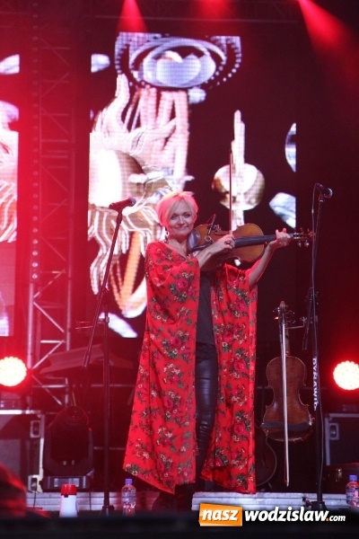 Zdjęcie w galerii na portalu naszwodzislaw.com: Golcowie porwali publiczność do wspólnej zabawy! Finał dożynek w Syryni z góralską muzyką wiadomości z regionu