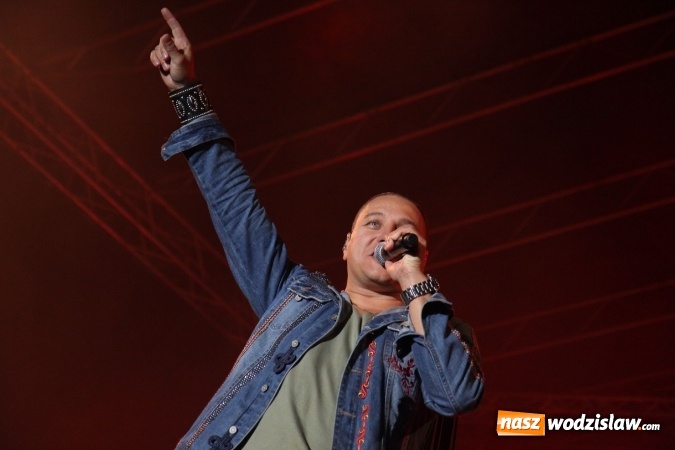 Zdjęcie w galerii na portalu naszwodzislaw.com: Golcowie porwali publiczność do wspólnej zabawy! Finał dożynek w Syryni z góralską muzyką wiadomości z regionu