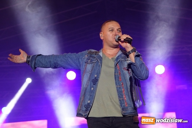 Zdjęcie w galerii na portalu naszwodzislaw.com: Golcowie porwali publiczność do wspólnej zabawy! Finał dożynek w Syryni z góralską muzyką wiadomości z regionu