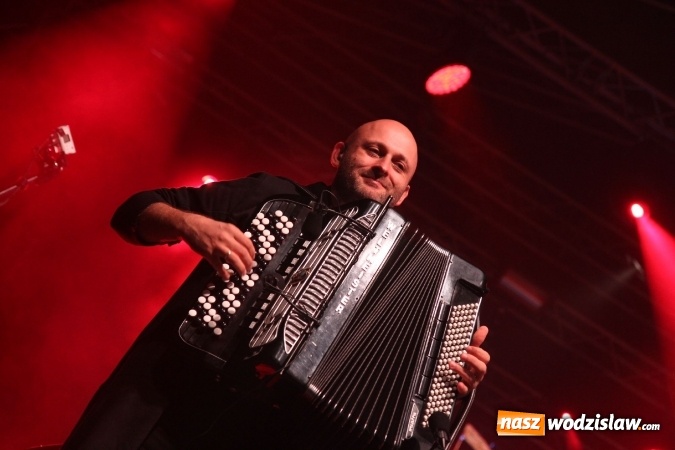 Zdjęcie w galerii na portalu naszwodzislaw.com: Golcowie porwali publiczność do wspólnej zabawy! Finał dożynek w Syryni z góralską muzyką wiadomości z regionu