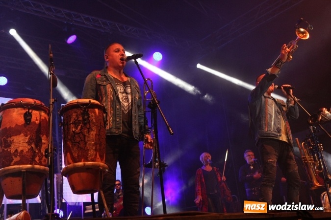 Zdjęcie w galerii na portalu naszwodzislaw.com: Golcowie porwali publiczność do wspólnej zabawy! Finał dożynek w Syryni z góralską muzyką wiadomości z regionu