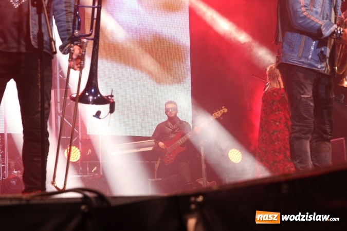 Zdjęcie w galerii na portalu naszwodzislaw.com: Golcowie porwali publiczność do wspólnej zabawy! Finał dożynek w Syryni z góralską muzyką wiadomości z regionu