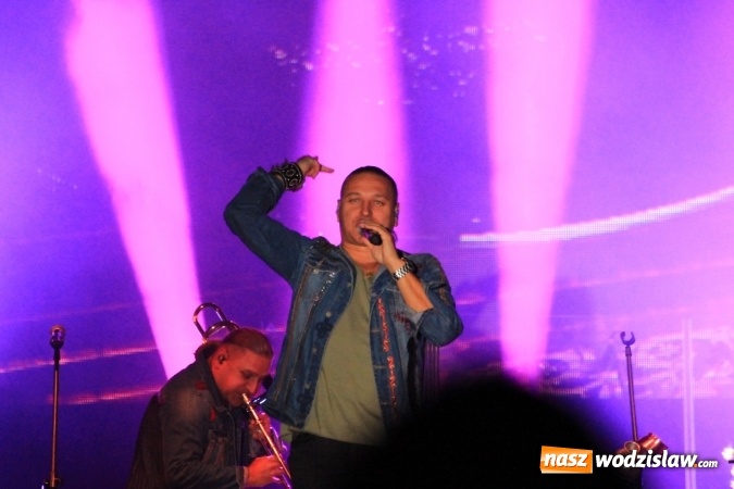 Zdjęcie w galerii na portalu naszwodzislaw.com: Golcowie porwali publiczność do wspólnej zabawy! Finał dożynek w Syryni z góralską muzyką wiadomości z regionu