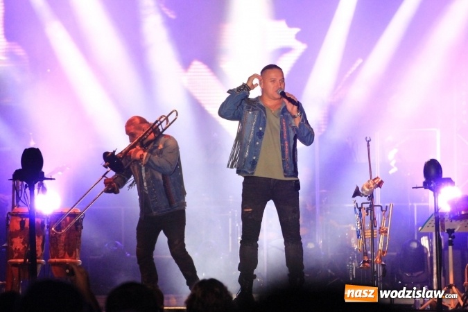 Zdjęcie w galerii na portalu naszwodzislaw.com: Golcowie porwali publiczność do wspólnej zabawy! Finał dożynek w Syryni z góralską muzyką wiadomości z regionu