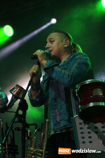 Zdjęcie w galerii na portalu naszwodzislaw.com: Golcowie porwali publiczność do wspólnej zabawy! Finał dożynek w Syryni z góralską muzyką wiadomości z regionu