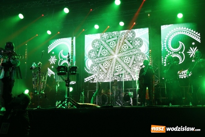 Zdjęcie w galerii na portalu naszwodzislaw.com: Golcowie porwali publiczność do wspólnej zabawy! Finał dożynek w Syryni z góralską muzyką wiadomości z regionu