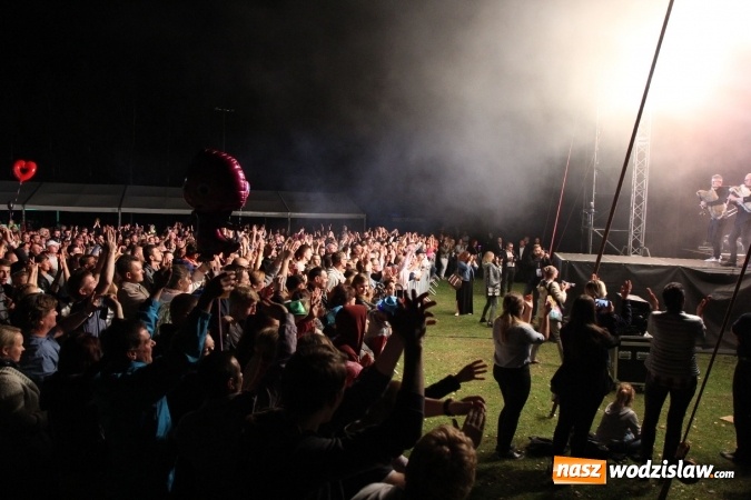 Zdjęcie w galerii na portalu naszwodzislaw.com: Golcowie porwali publiczność do wspólnej zabawy! Finał dożynek w Syryni z góralską muzyką wiadomości z regionu