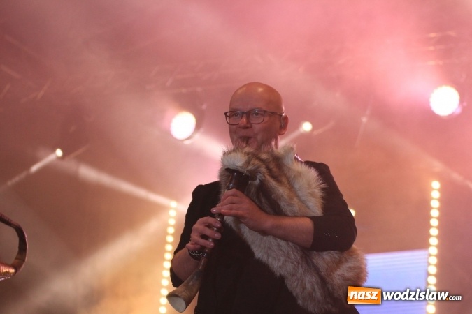 Zdjęcie w galerii na portalu naszwodzislaw.com: Golcowie porwali publiczność do wspólnej zabawy! Finał dożynek w Syryni z góralską muzyką wiadomości z regionu