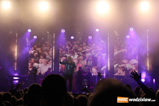 Zdjęcie w galerii na portalu naszwodzislaw.com: Golcowie porwali publiczność do wspólnej zabawy! Finał dożynek w Syryni z góralską muzyką wiadomości z regionu