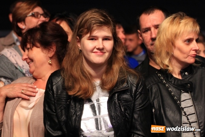 Zdjęcie w galerii na portalu naszwodzislaw.com: Golcowie porwali publiczność do wspólnej zabawy! Finał dożynek w Syryni z góralską muzyką wiadomości z regionu