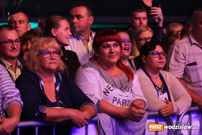 Zdjęcie w galerii na portalu naszwodzislaw.com: Golcowie porwali publiczność do wspólnej zabawy! Finał dożynek w Syryni z góralską muzyką wiadomości z regionu