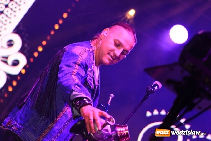 Zdjęcie w galerii na portalu naszwodzislaw.com: Golcowie porwali publiczność do wspólnej zabawy! Finał dożynek w Syryni z góralską muzyką wiadomości z regionu