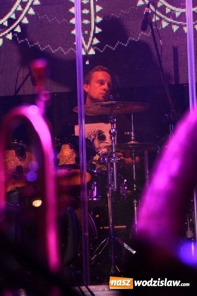 Zdjęcie w galerii na portalu naszwodzislaw.com: Golcowie porwali publiczność do wspólnej zabawy! Finał dożynek w Syryni z góralską muzyką wiadomości z regionu