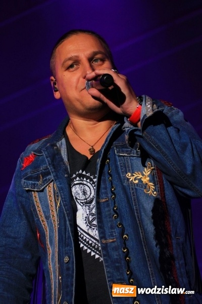 Zdjęcie w galerii na portalu naszwodzislaw.com: Golcowie porwali publiczność do wspólnej zabawy! Finał dożynek w Syryni z góralską muzyką wiadomości z regionu