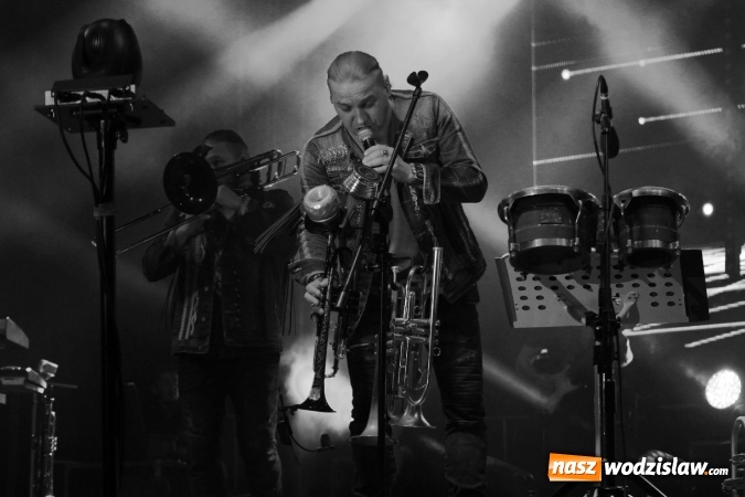 Zdjęcie w galerii na portalu naszwodzislaw.com: Golcowie porwali publiczność do wspólnej zabawy! Finał dożynek w Syryni z góralską muzyką wiadomości z regionu