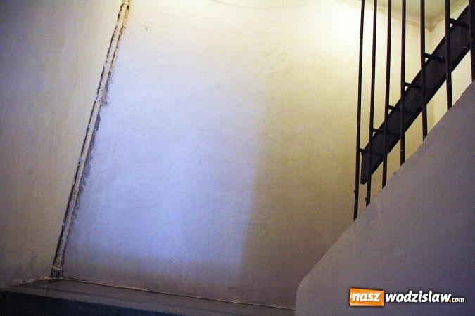 Zdjęcie w galerii na portalu naszwodzislaw.com: Trwa remont w Miejskim Ośrodku Kultury w Pszowie. Zniknęły kraty, pojawiły się nowoczesne drzwi  wiadomości z regionu