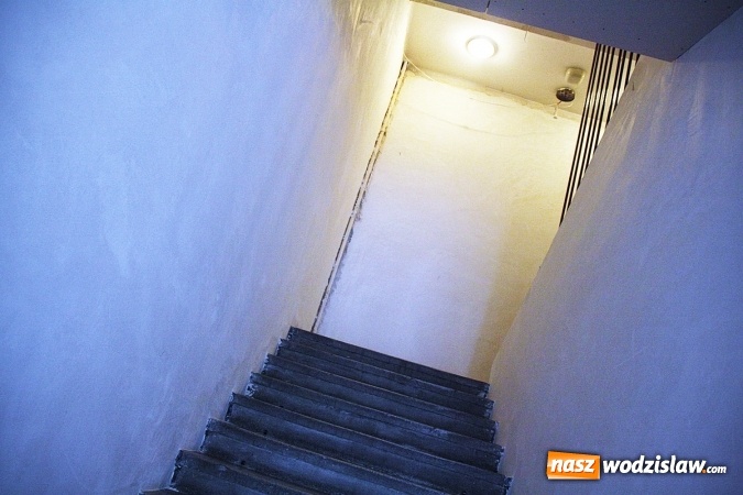 Zdjęcie w galerii na portalu naszwodzislaw.com: Trwa remont w Miejskim Ośrodku Kultury w Pszowie. Zniknęły kraty, pojawiły się nowoczesne drzwi  wiadomości z regionu