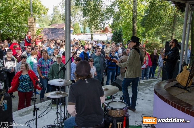 Zdjęcie w galerii na portalu naszwodzislaw.com: Po raz dwunasty niepełnosprawni bawili się w rytmie bluesa wiadomości z regionu