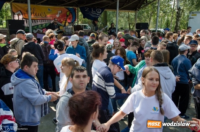 Zdjęcie w galerii na portalu naszwodzislaw.com: Po raz dwunasty niepełnosprawni bawili się w rytmie bluesa wiadomości z regionu
