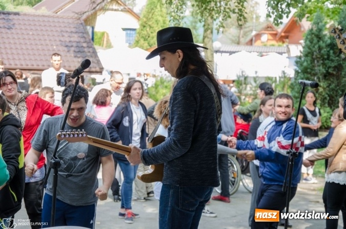 Zdjęcie w galerii na portalu naszwodzislaw.com: Po raz dwunasty niepełnosprawni bawili się w rytmie bluesa wiadomości z regionu