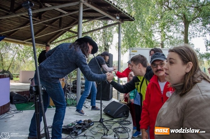 Zdjęcie w galerii na portalu naszwodzislaw.com: Po raz dwunasty niepełnosprawni bawili się w rytmie bluesa wiadomości z regionu