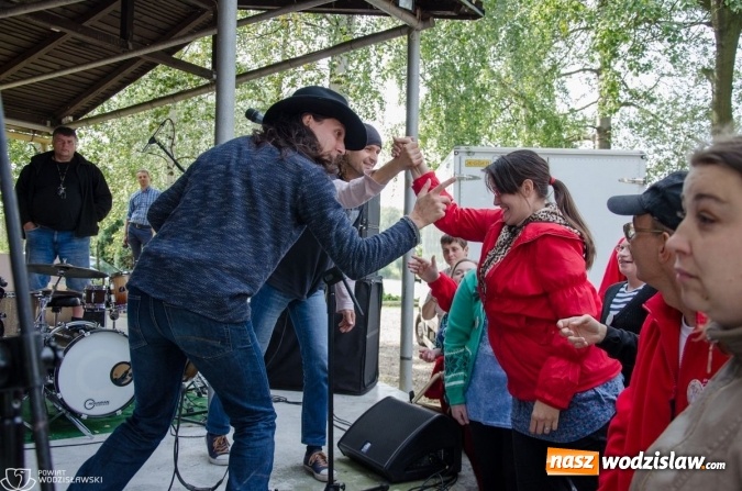 Zdjęcie w galerii na portalu naszwodzislaw.com: Po raz dwunasty niepełnosprawni bawili się w rytmie bluesa wiadomości z regionu