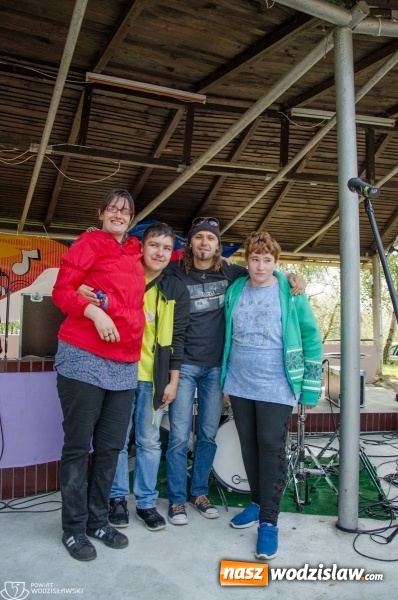 Zdjęcie w galerii na portalu naszwodzislaw.com: Po raz dwunasty niepełnosprawni bawili się w rytmie bluesa wiadomości z regionu