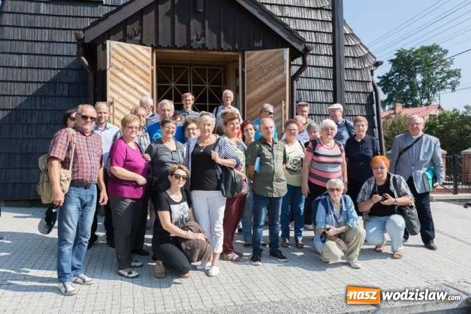 Zdjęcie w galerii na portalu naszwodzislaw.com: Podążali szlakiem drewnianych kościołów i kapliczek powiatu wodzisławskiego  wiadomości z regionu