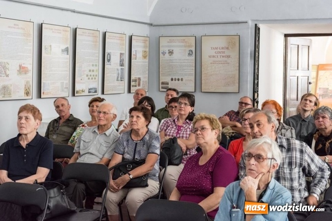 Zdjęcie w galerii na portalu naszwodzislaw.com: Podążali szlakiem drewnianych kościołów i kapliczek powiatu wodzisławskiego  wiadomości z regionu