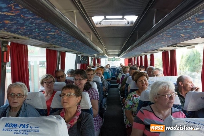 Zdjęcie w galerii na portalu naszwodzislaw.com: Podążali szlakiem drewnianych kościołów i kapliczek powiatu wodzisławskiego  wiadomości z regionu