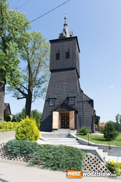 Zdjęcie w galerii na portalu naszwodzislaw.com: Podążali szlakiem drewnianych kościołów i kapliczek powiatu wodzisławskiego  wiadomości z regionu