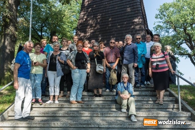 Zdjęcie w galerii na portalu naszwodzislaw.com: Podążali szlakiem drewnianych kościołów i kapliczek powiatu wodzisławskiego  wiadomości z regionu