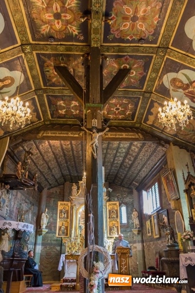 Zdjęcie w galerii na portalu naszwodzislaw.com: Podążali szlakiem drewnianych kościołów i kapliczek powiatu wodzisławskiego  wiadomości z regionu