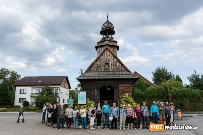Zdjęcie w galerii na portalu naszwodzislaw.com: Podążali szlakiem drewnianych kościołów i kapliczek powiatu wodzisławskiego  wiadomości z regionu