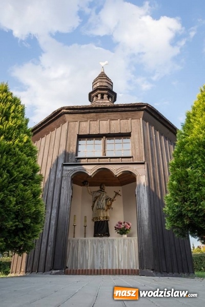 Zdjęcie w galerii na portalu naszwodzislaw.com: Podążali szlakiem drewnianych kościołów i kapliczek powiatu wodzisławskiego  wiadomości z regionu