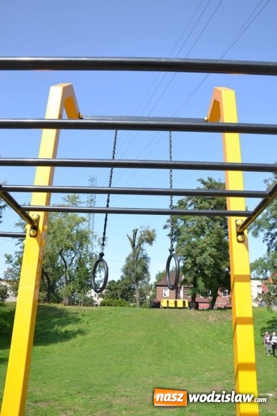 Zdjęcie w galerii na portalu naszwodzislaw.com: Radlin: Atletyczna Emma, czyli kalistenika i orczyk na familokach  wiadomości z regionu