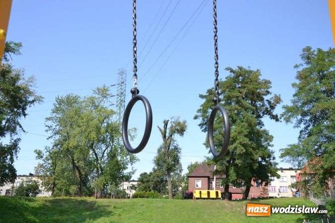 Zdjęcie w galerii na portalu naszwodzislaw.com: Radlin: Atletyczna Emma, czyli kalistenika i orczyk na familokach  wiadomości z regionu