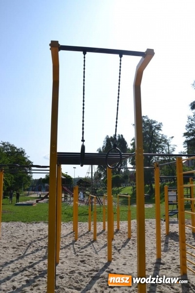 Zdjęcie w galerii na portalu naszwodzislaw.com: Radlin: Atletyczna Emma, czyli kalistenika i orczyk na familokach  wiadomości z regionu