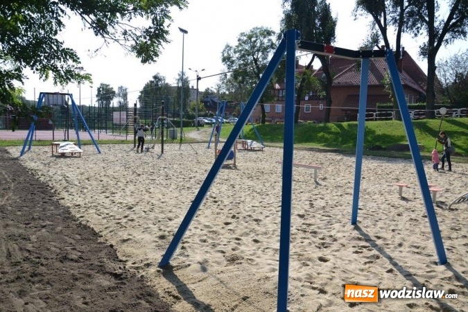 Zdjęcie w galerii na portalu naszwodzislaw.com: Radlin: Atletyczna Emma, czyli kalistenika i orczyk na familokach  wiadomości z regionu