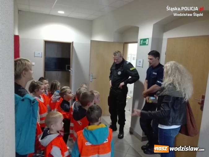 Zdjęcie w galerii na portalu naszwodzislaw.com: Przedszkolaki z wizytą w komisariacie wiadomości z regionu