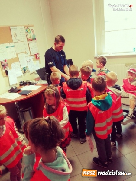 Zdjęcie w galerii na portalu naszwodzislaw.com: Przedszkolaki z wizytą w komisariacie wiadomości z regionu
