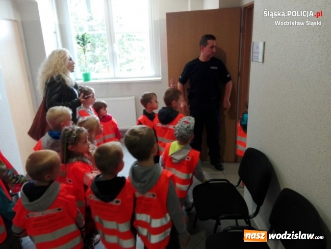 Zdjęcie w galerii na portalu naszwodzislaw.com: Przedszkolaki z wizytą w komisariacie wiadomości z regionu