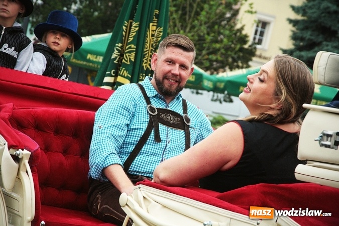 Zdjęcie w galerii na portalu naszwodzislaw.com: Zabawa w iście bawarskim stylu. Oktoberfest w Wodzisławiu rozpocząć czas  wiadomości z regionu