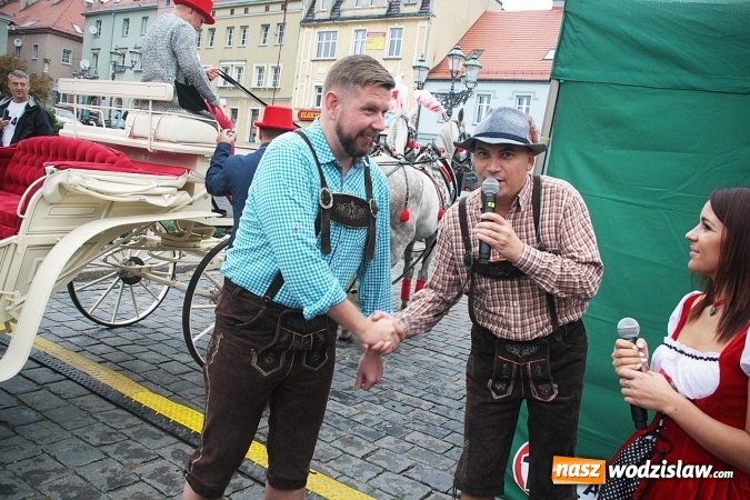 Zdjęcie w galerii na portalu naszwodzislaw.com: Zabawa w iście bawarskim stylu. Oktoberfest w Wodzisławiu rozpocząć czas  wiadomości z regionu