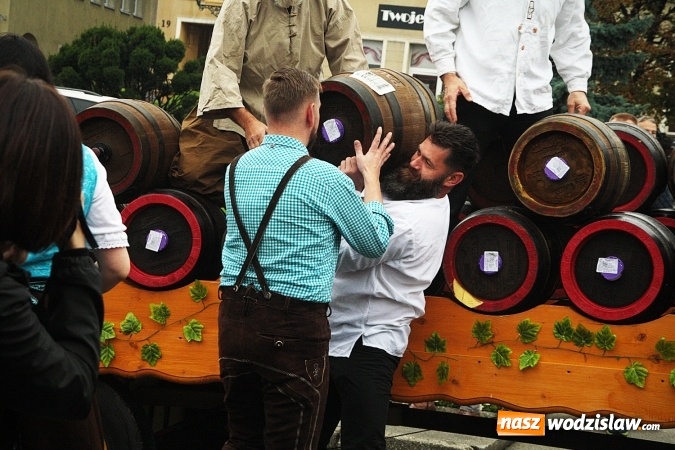 Zdjęcie w galerii na portalu naszwodzislaw.com: Zabawa w iście bawarskim stylu. Oktoberfest w Wodzisławiu rozpocząć czas  wiadomości z regionu