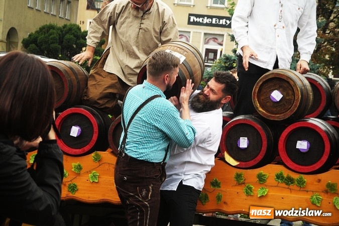 Zdjęcie w galerii na portalu naszwodzislaw.com: Zabawa w iście bawarskim stylu. Oktoberfest w Wodzisławiu rozpocząć czas  wiadomości z regionu
