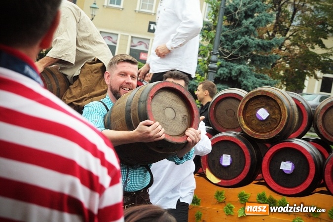 Zdjęcie w galerii na portalu naszwodzislaw.com: Zabawa w iście bawarskim stylu. Oktoberfest w Wodzisławiu rozpocząć czas  wiadomości z regionu